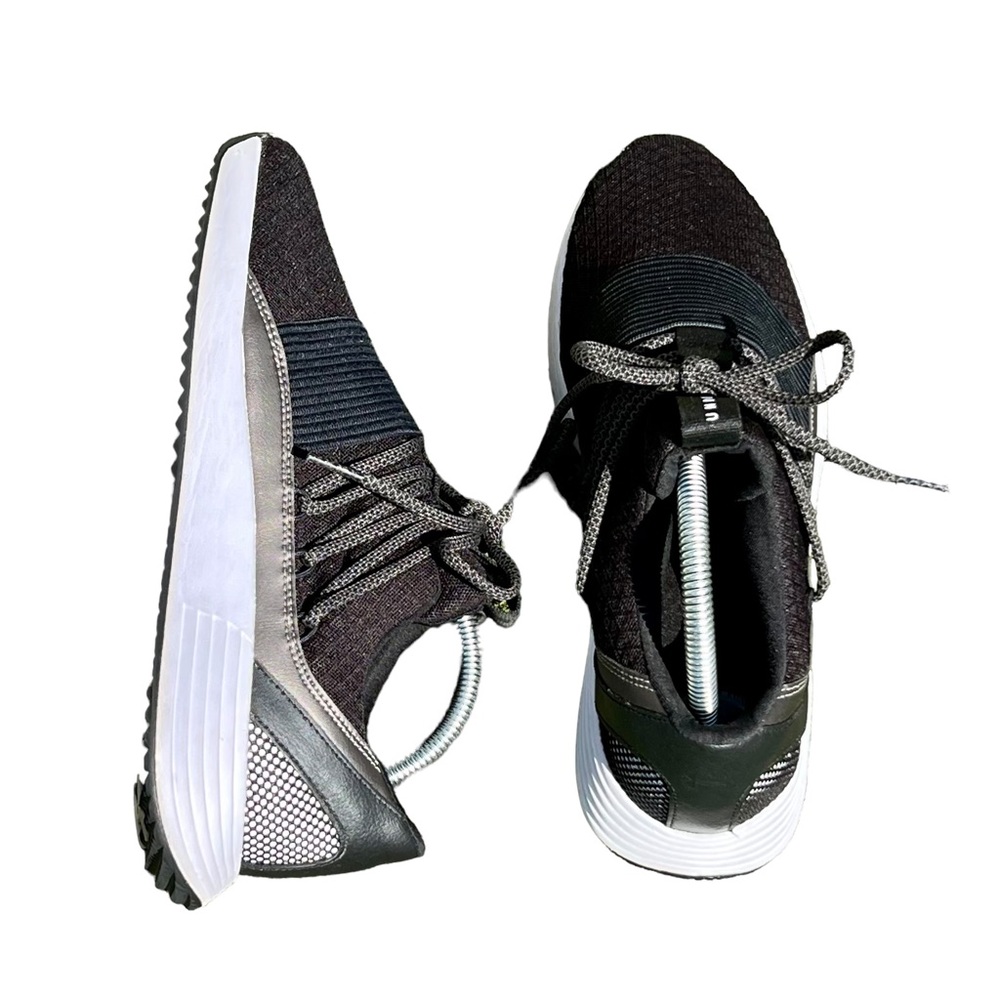 Womens size 9.5 Black Under Armour Breathe Lace gym shoe/training/run/casual